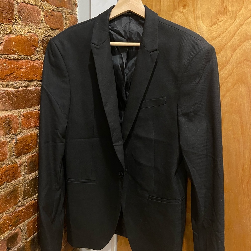 Elegant and classy Zara black Blazer for men.